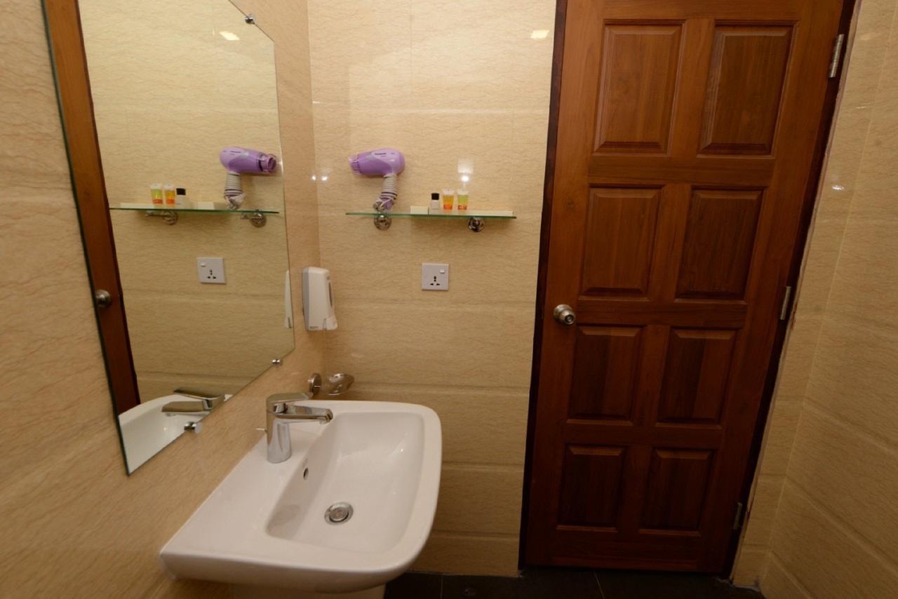Min Nandar Garden Hotel Thanlyin Zewnętrze zdjęcie